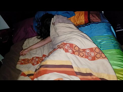 ❤️ Figliastro che rimprovera la sua giovane matrigna mentre lei dorme ❤ Video di sessoal it.allo-sex.ru